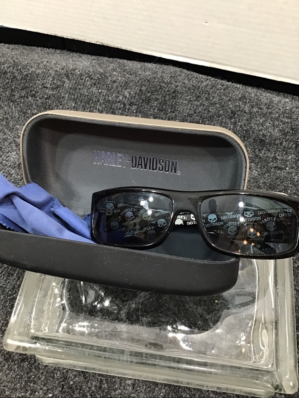 Harley-Davidson Black Willie G skull Sunglasses HD medallion 40x805 with case